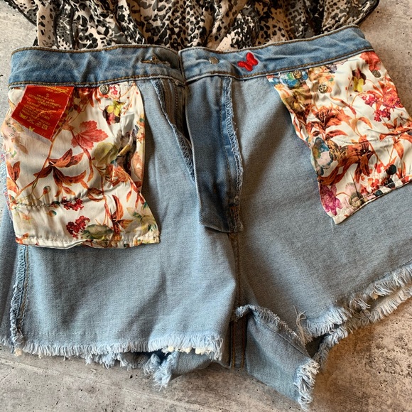 BONAGE DISTRESSED RARE PEACOCK LACE OVERLAY SHORTS - Picture 5 of 8